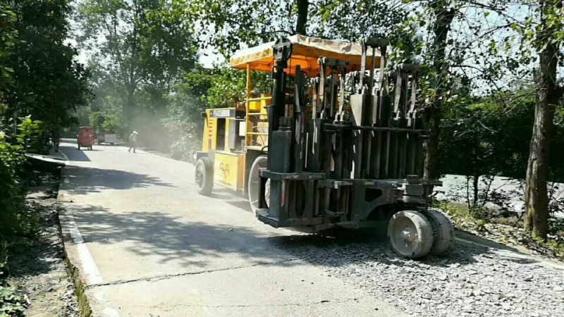 水泥路面破碎機(jī)的優(yōu)勢